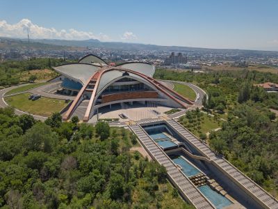 Le Complexe Karen Demirč̣yani