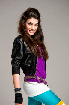 Ivi Adamou