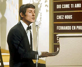 Udo J&uuml;rgens lors de la r&eacute;interpr&eacute;tation de sa chanson